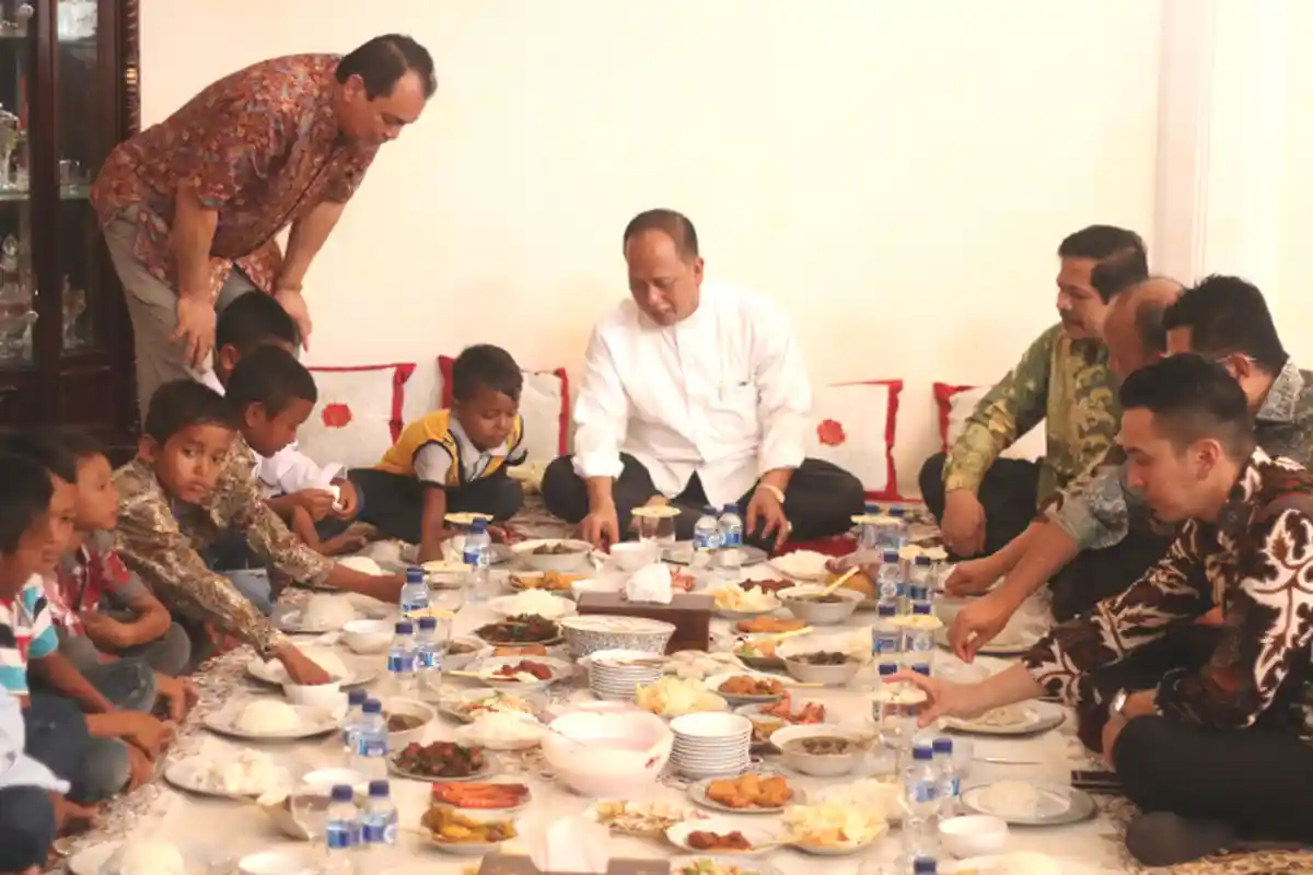 Tips Makan Bersama Anak Masih Batita Hingga Usia Sekolah Sambil Mengajari Mereka Sopan Santun