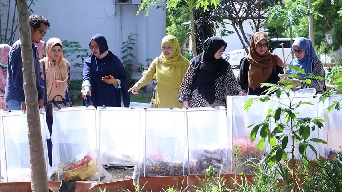Ketua DWP Kemendikbudristek Kagum dengan Tata Kelola Sampah di USK
