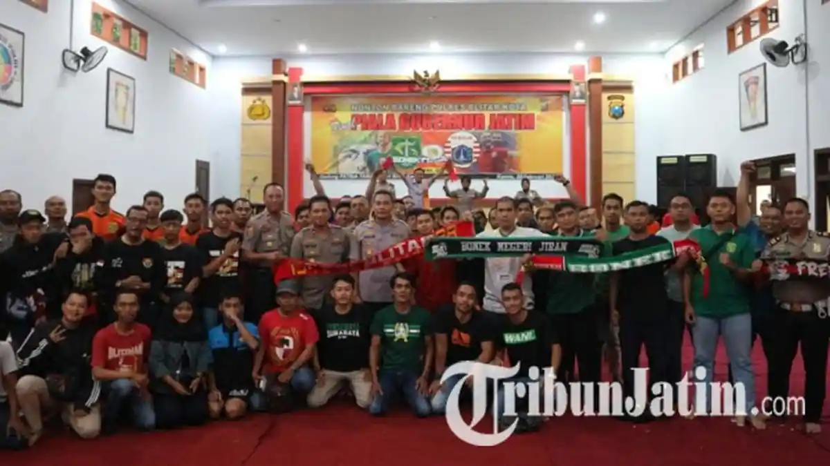 Jakmania dan Bonek Nobar Final Piala Gubernur Jatim 2020 Persebaya Vs Persija di Polres Blitar Kota