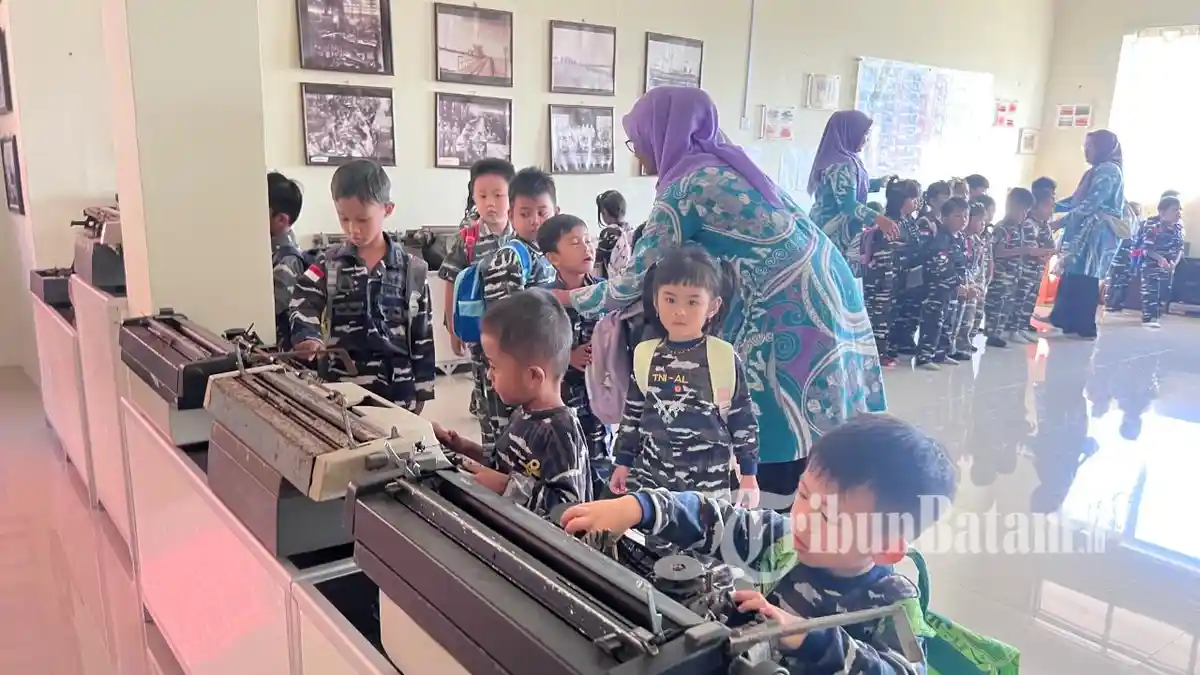 Riuh Ceria Pelajar TK Hang Tuah Lingga di Museum Timah Singkep Hingga Belajar Padamkan Api ke Damkar