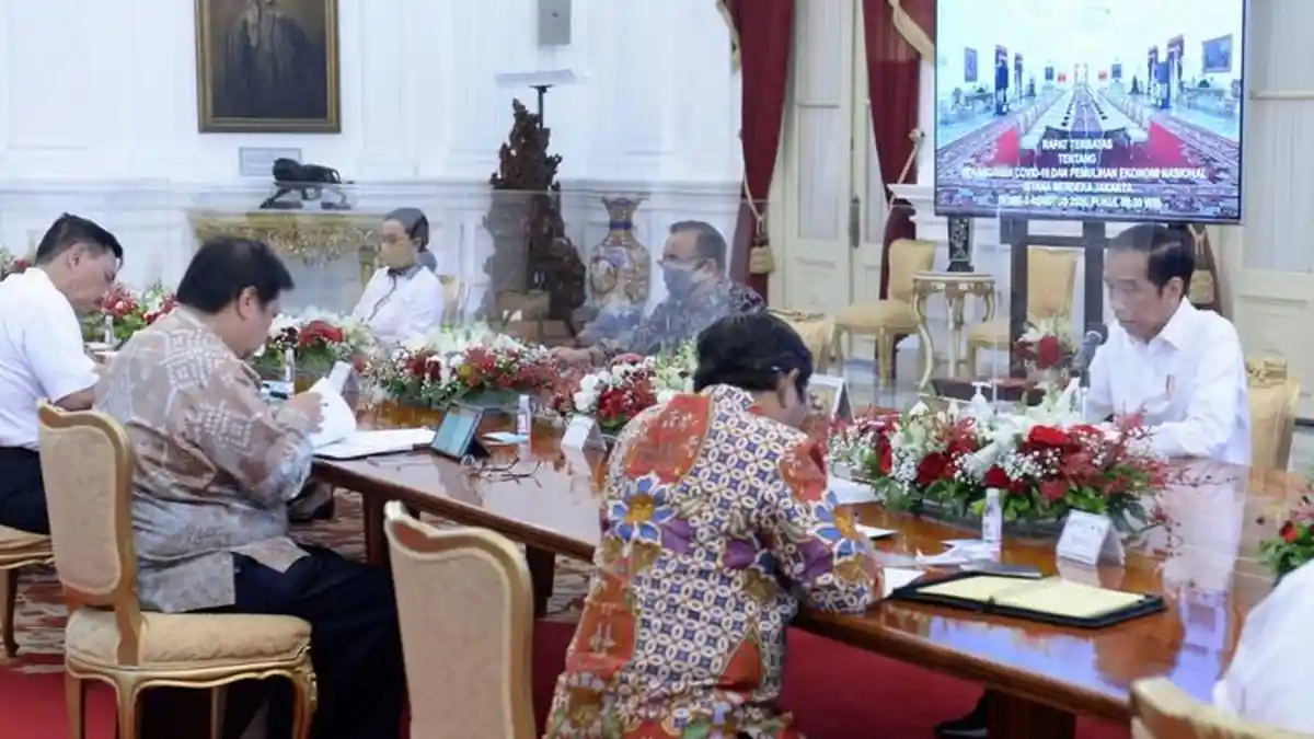 Fokus Penanganan Covid-19, Jokowi Ingatkan Bahaya Mendahulukan Ekonomi Ketimbang Kesehatan