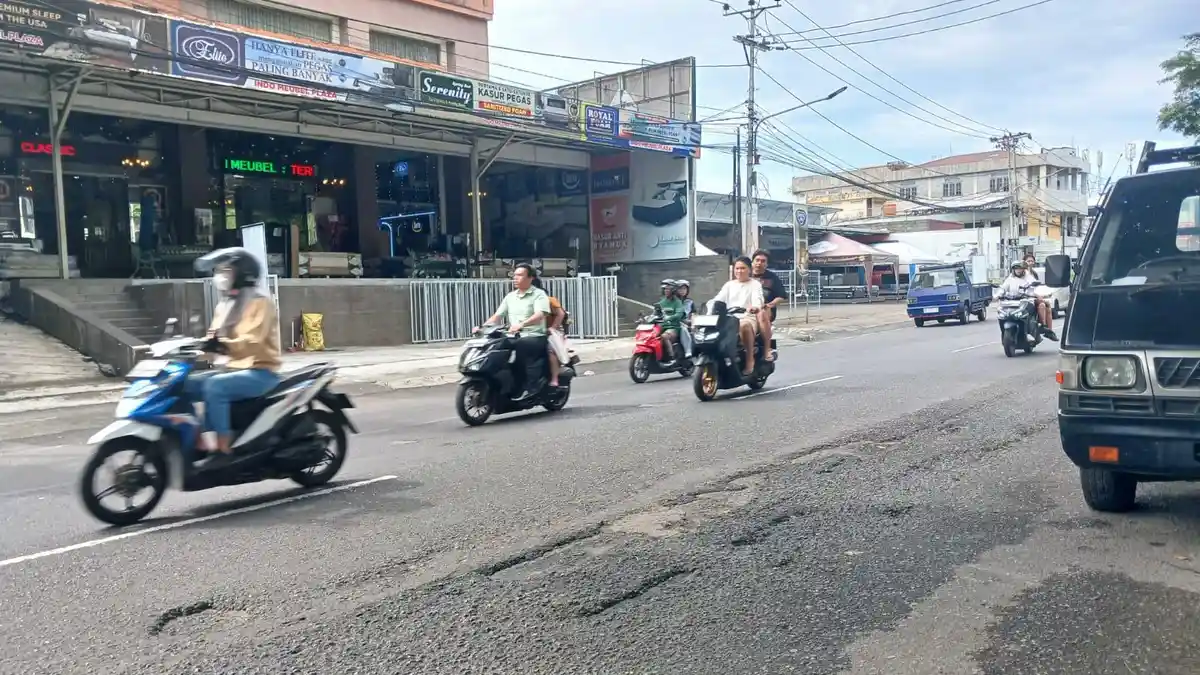 Kerusakan di Jalan Sam Ratulangi, Warga Manado Keluhkan Tambalan yang Cepat Rusak