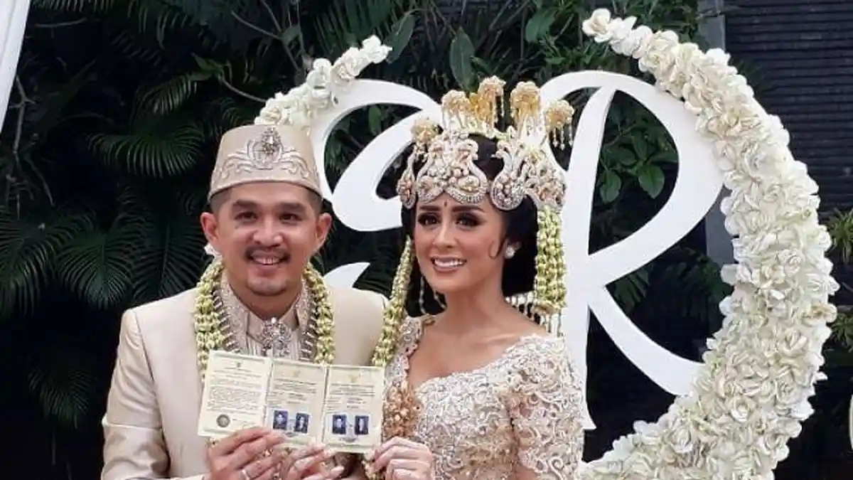 Ingin Anak Pertama Laki-laki, Selvi Kitty Lakukan Ini Sama Suami