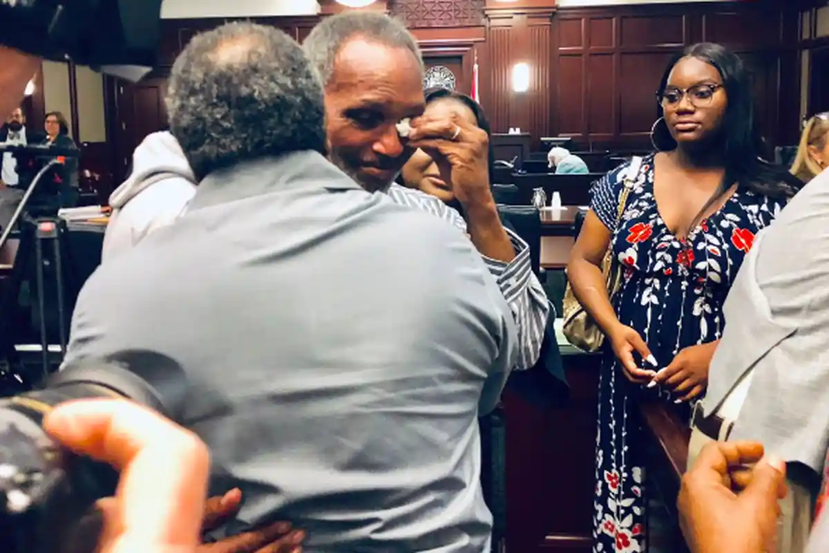 Sudah Jalani Hukuman Penjara selama 42 tahun, 2 Pria Ini Akhirnya Dinyatakan Tidak Bersalah