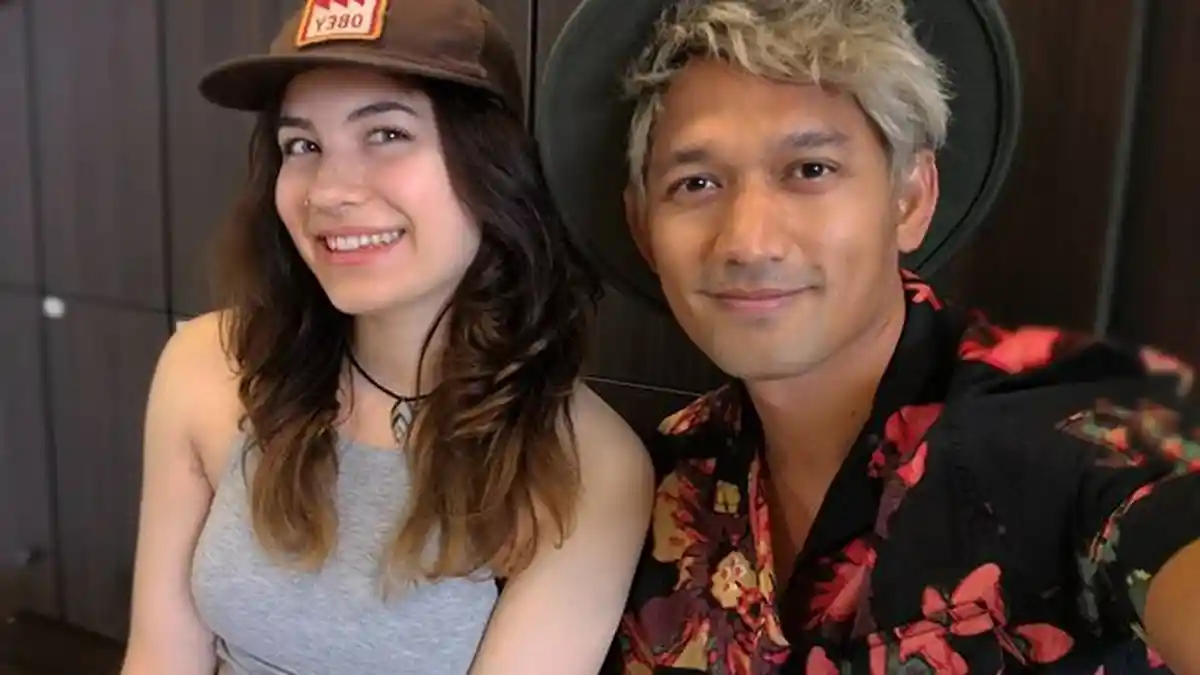 Uhuk! Usai Jalan Mantan Model Playboy, Ibnu Jamil Kepergok Mesra dengan Cewek Bule Ini! Siapa?