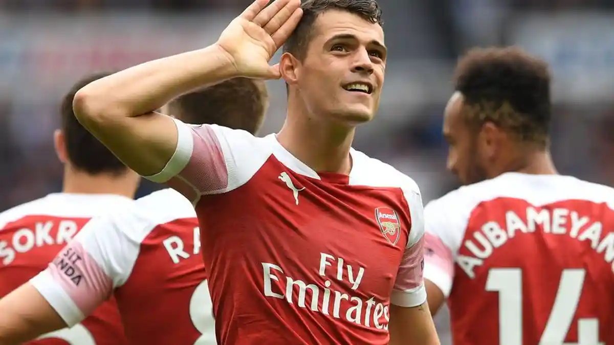 Rumor Minat AS Roma Asuhan Jose Mourinho Gaet Gelandang Arsenal