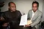 Penyerahan Surat Panggilan untuk Susno Duadji