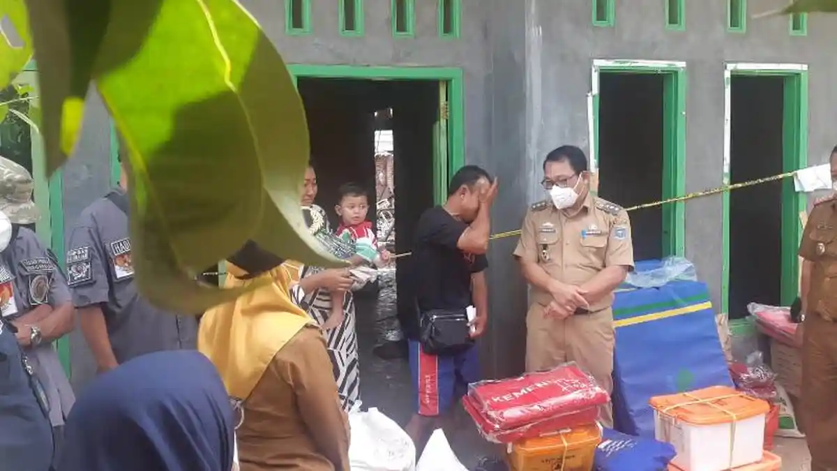 Pemkot Metro Lampung Beri Bantuan Korban Kebakaran di Banjarsari