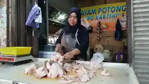 Pedagang-daging-ayam-Pasar-Kota-Tegal.jpg