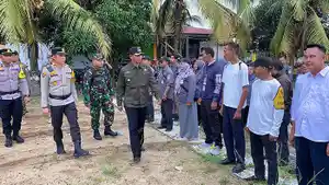 Kapolsek_Kempas_bersama_Forkopimcam_Gelar_Apel_Siaga_Pergeseran_Logistik_Pilkada_Inhil_2024.jpg