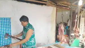 Pedagang-daging-sapi-segar-di-Pasar-Tradisional-Barek-Motor-Kijang.jpg
