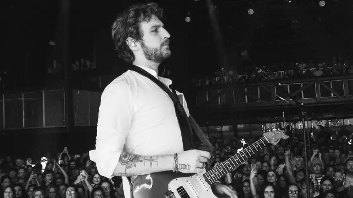 Lirik Lagu Had Some Drinks - Two Feet, dengan Chord Gitar: I Think Too Much