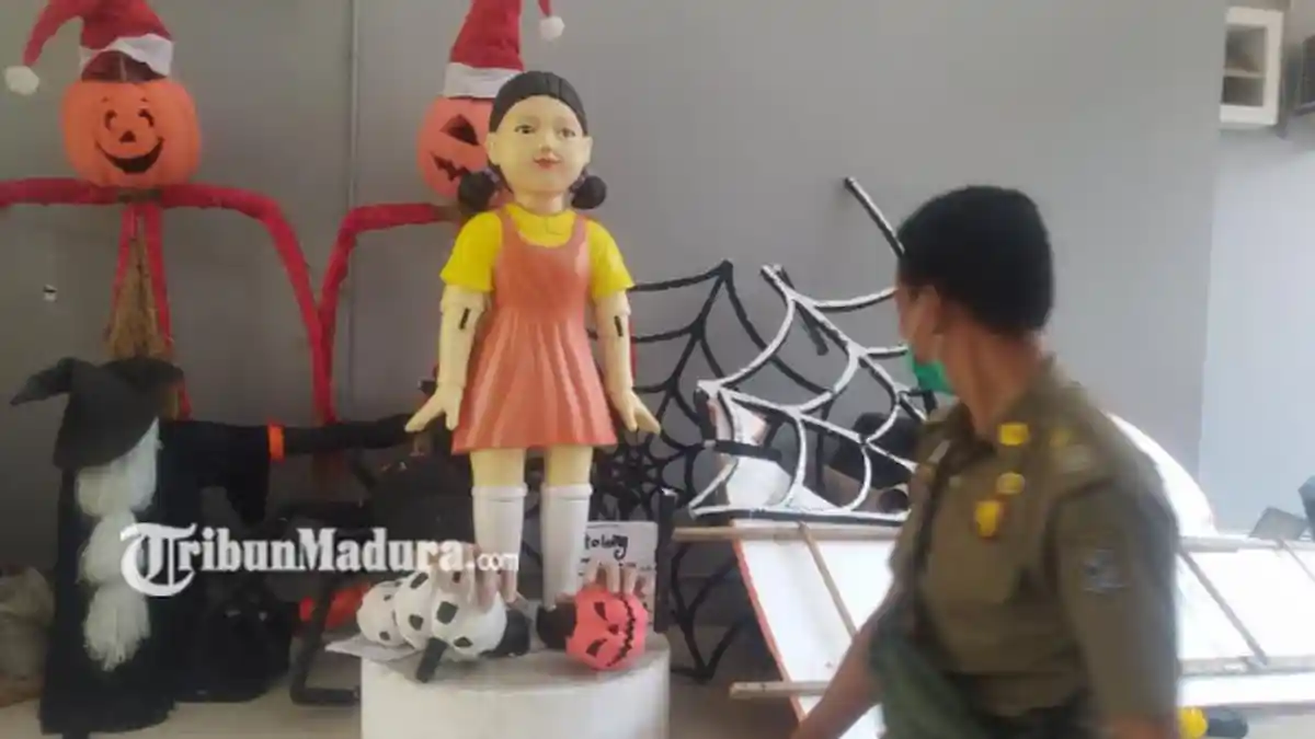 Inilah yang Bikin Satpol PP Kota Surabaya Bongkar Boneka Squid Game di Jalan Tunjungan