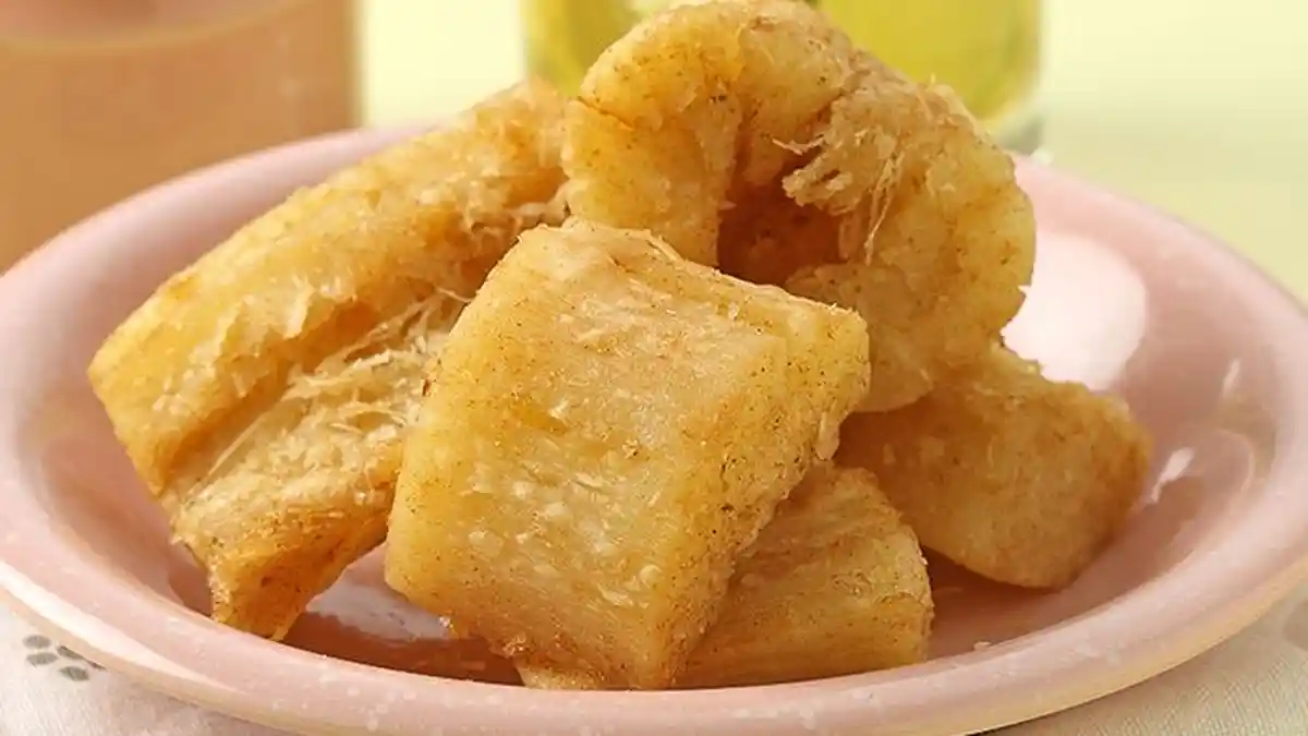 Tips Membuat Singkong Goreng yang Empuk dan Merekah ala Pedagang Gorengan