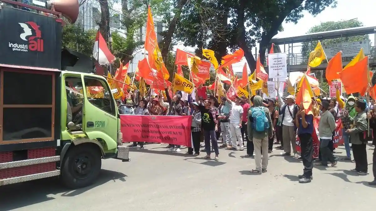 Buruh dan Tani Kompak Menolak Kenaikan Harga BBM