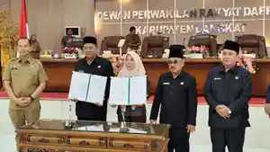 PENGESAHAN-Bupati-Langkat-Syah-Afandin-dan-Ketua-DPRD.jpg