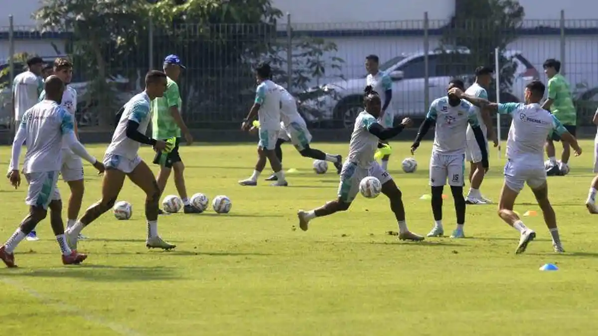 Upaya Bojan Hodak agar Persib Bandung Terhindar dari Nasib Nahas Era Robert Alberts dan Luis Milla