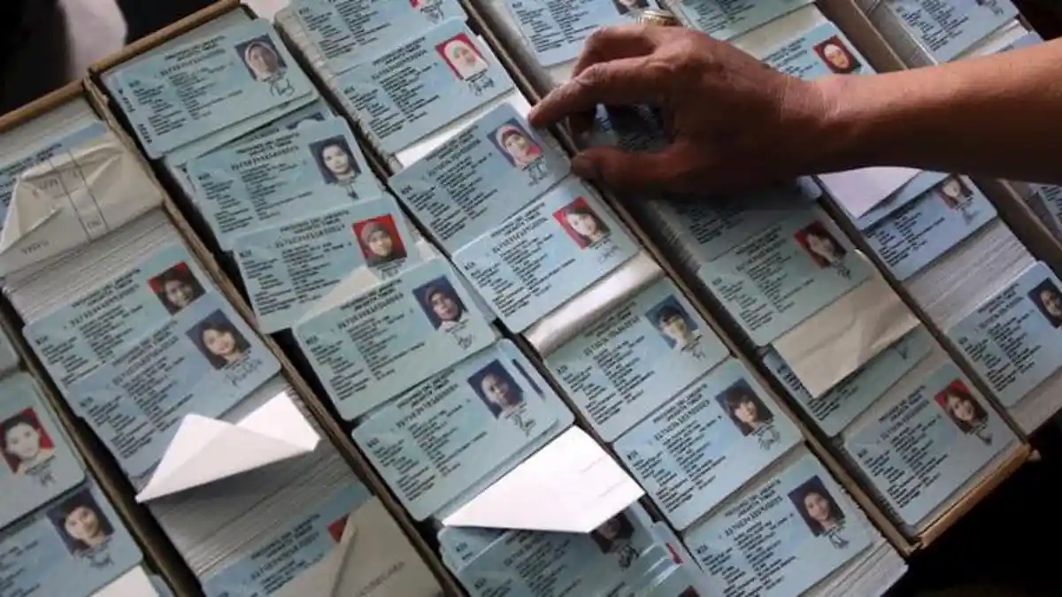 Kasus E-KTP Seret Nama-Nama Besar, Netizen: 'Bubarkan Saja Indonesia'