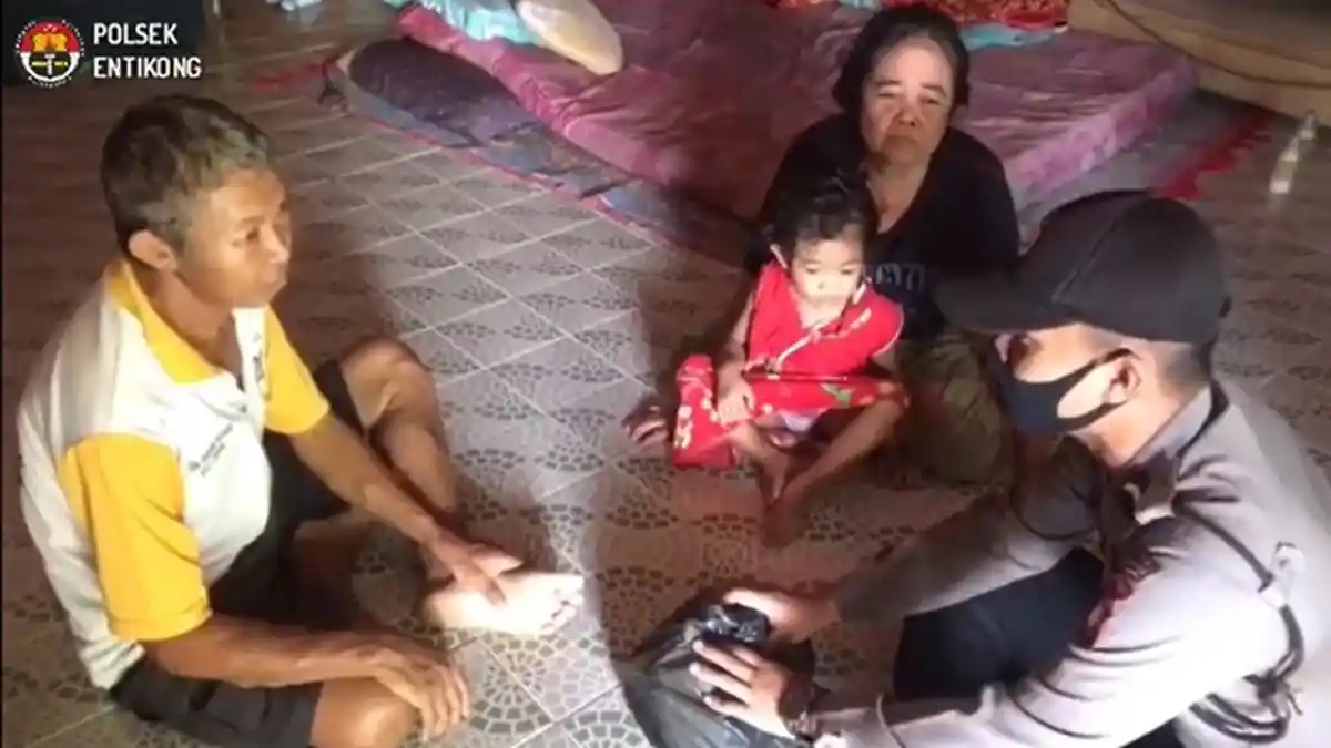 Salut! Bripda Lorensius Marulitua Simbolon Sumbangkan Gaji Pertama Bantu Warga Terdampak Covid-19