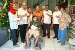 Jenguk Legenda Tinju Indonesia Ellyas Pical, Ketum KONI Pusat Mohon Doa Seluruh Rakyat Indonesia