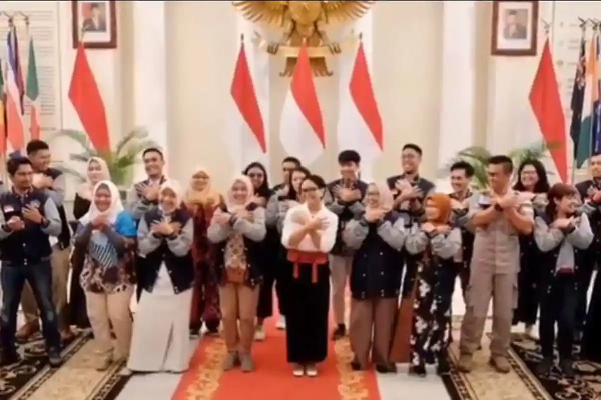 Lihat Gaya Menlu Retno Marsudi Luwes Peragakan Joget Viral 'Entah Apa yang Merasukimu' ala Tik Tok