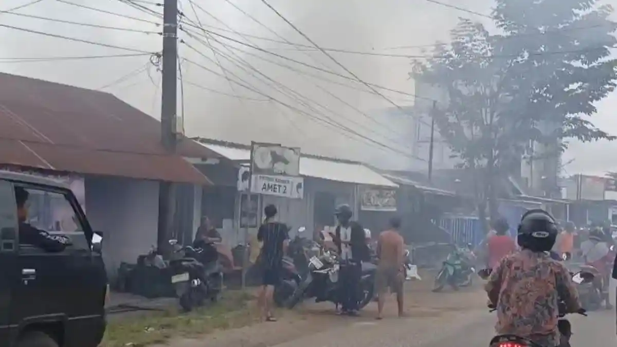 Rumah Jalan Haji Imran Sampit Kotim Terbakar, Diduga Selang Gas Bocor dan Keluarkan Api Membesar