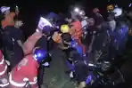 2026-06-13-Suasana-Tim-SAR-gabungan-mengevakuasi-korban.jpg