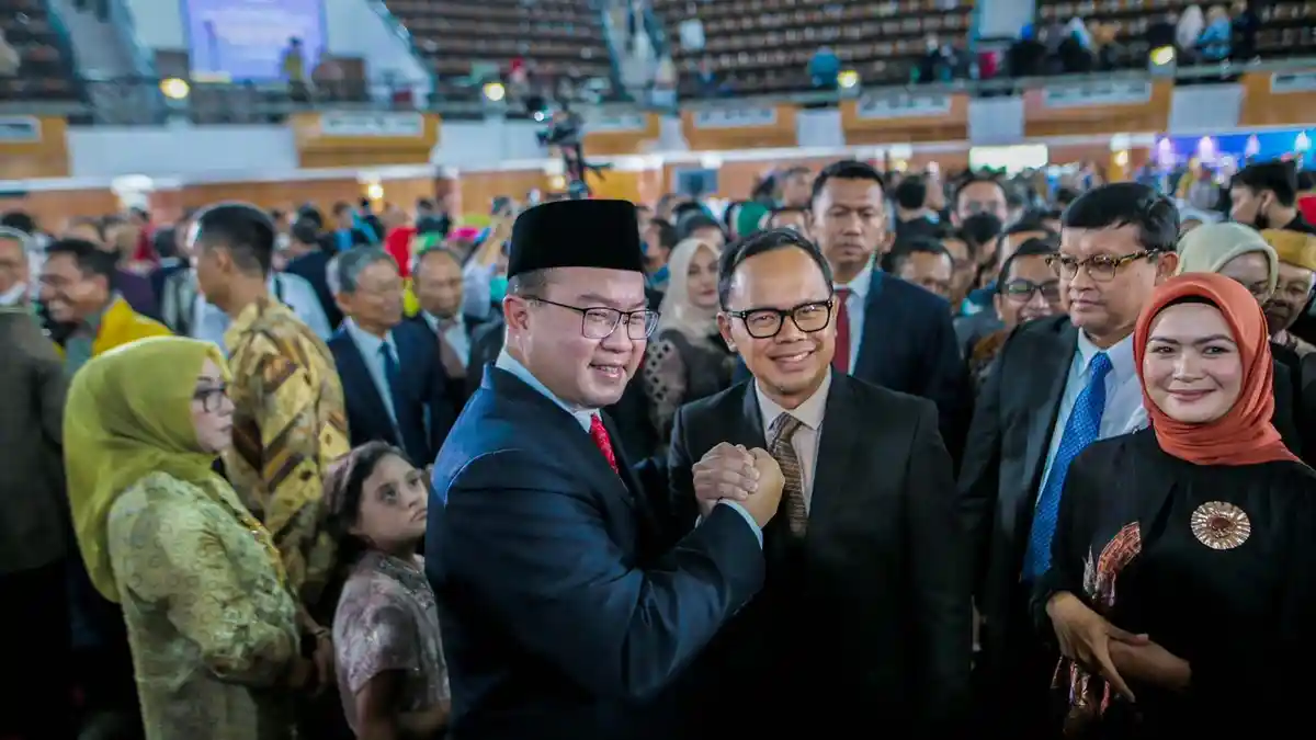 Bima Arya dan Dedie Rachim Hadiri Pelantikan Rektor IPB University 2023 - 2028