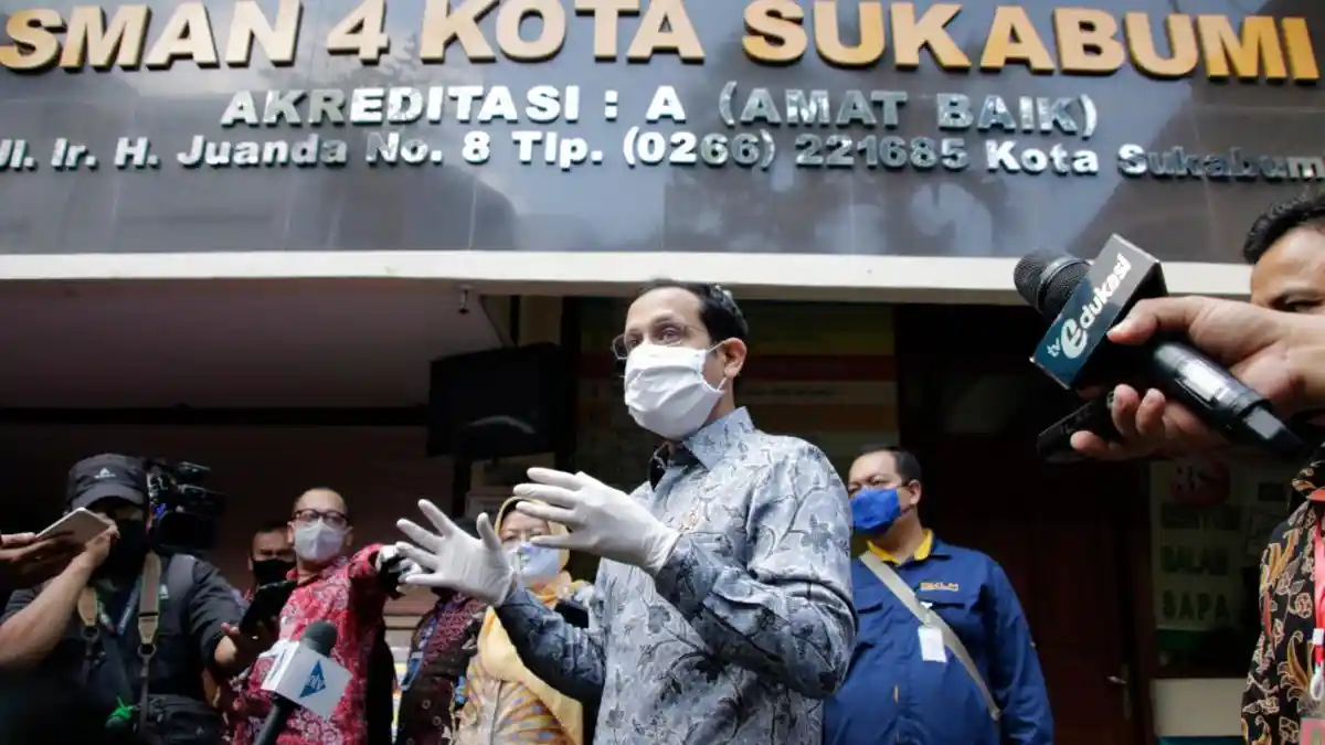 Dampingi Wapres, Mendikbud Tinjau Kesiapan Sekolah Gelar Pembelajaran di Masa New Normal