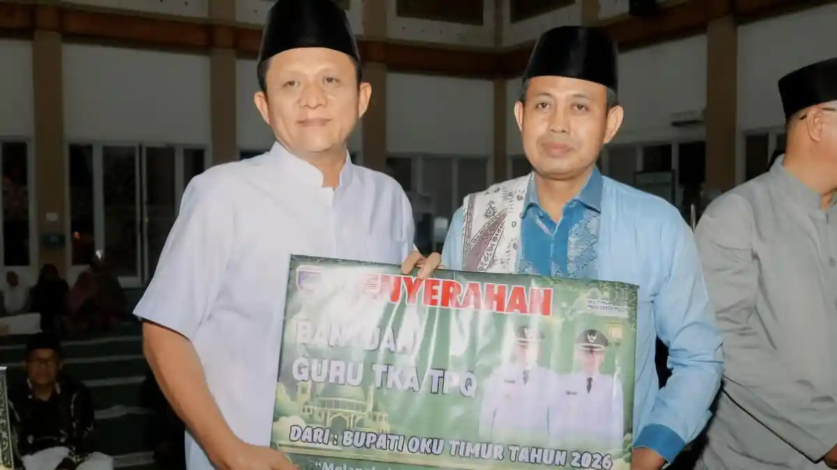 Safari Ramadan di Masjid Agung Sabilul Muttaqin, Bupati Enos  Salurkan Ribuan Bantuan