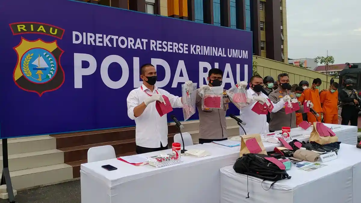 Dari CCTV Polda Riau Ungkap Otak Pembobol ATM di Rohul, Ternyata Pengawal Teknisi yang Baru Dipecat