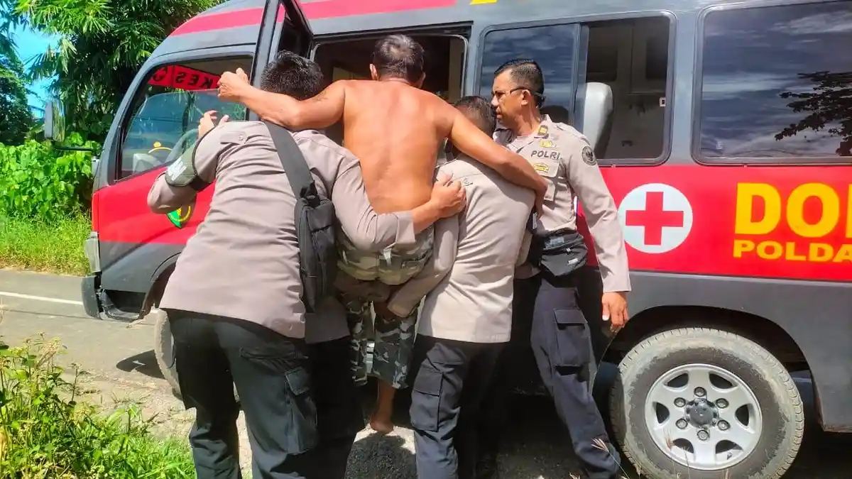 Dokkes Satgas Madagoraya Beri Bantuan Medis untuk Warga Terdampak Banjir di Tojo Una-una