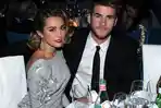 20140912_065543_miley-cyrus-dan-liam-hemsworth.jpg