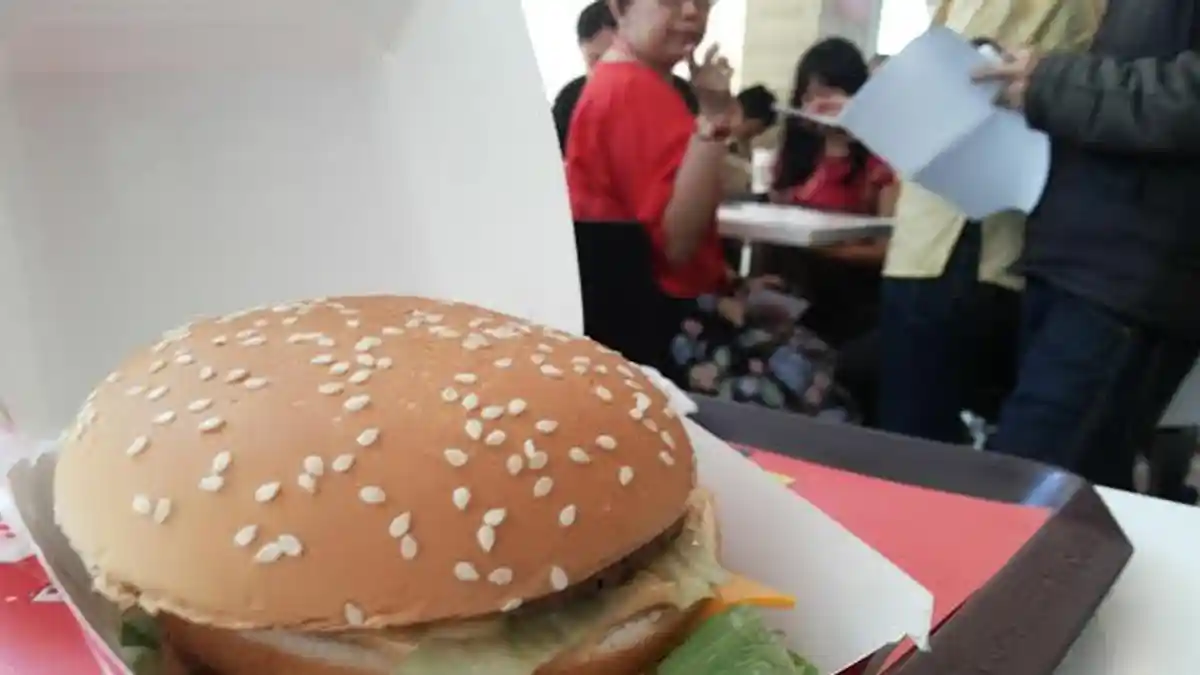 Mini Mac dan Mega Mac, Varian Terbaru McDonald's, Satunya Porsi Kecil, Satunya Untuk Superkenyang