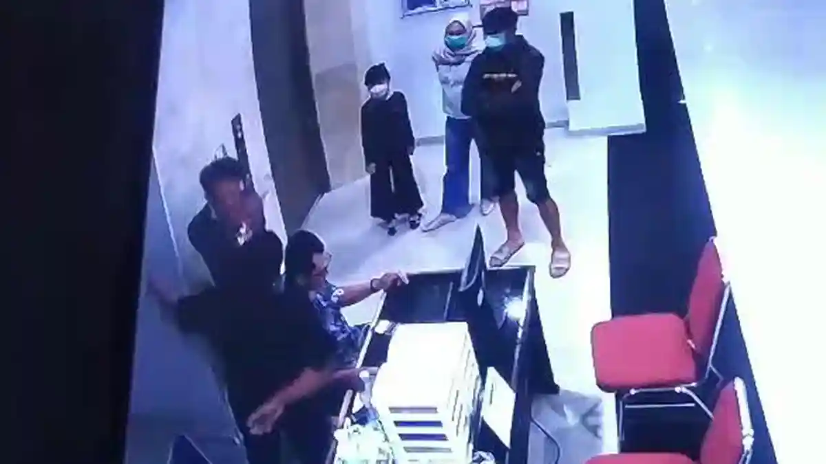 Klarifikasi Anggota DPRD Tulungagung yang Terekam Memukul Satpam RSUD dr Iskak