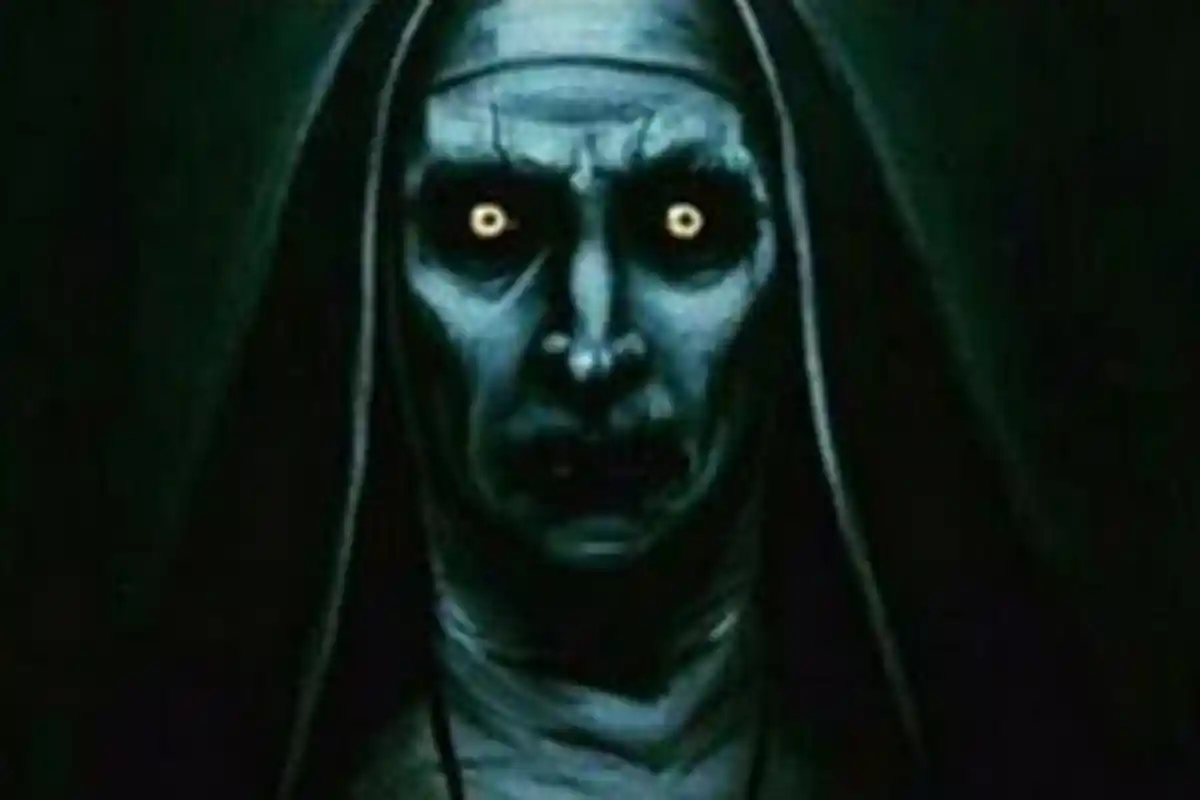 Tampil Cantik di Premiere The Nun, Bonnie Aarons Pemeran Valak Tetap Punya Aura Seram?