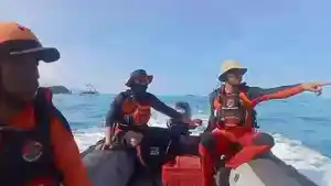 Tim-SAR-gabungan-melakukan-pencarian-korban-tenggelam-di-Rio-by-The-Beach-Kalianda.jpg