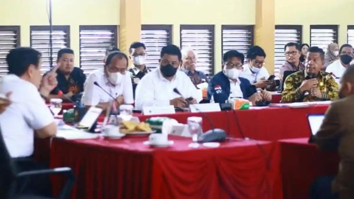 Luhut Panjaitan Minta Danau Toba Bersih dari KJA, Bupati Simalungun: Bersihkan Punya Perusahaan Dulu