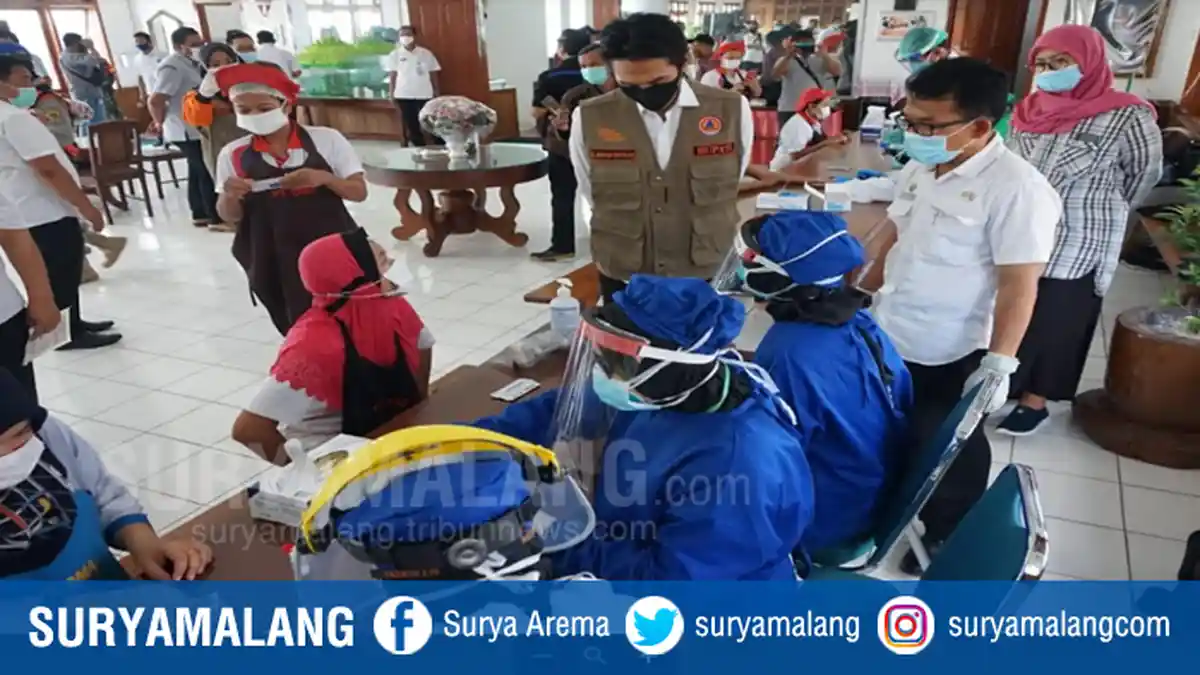 Karyawan Pabrik Rokok di Kabupaten Madiun Ikuti Rapid Test, 100 Orang Jalani Tes Sekaligus
