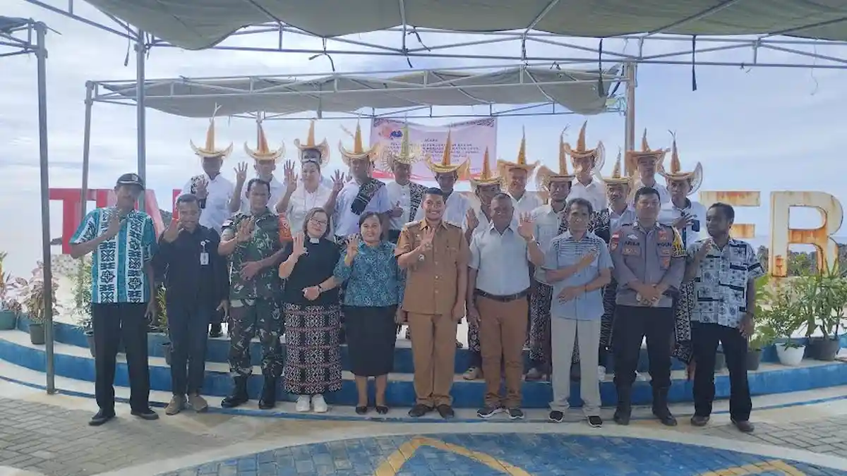 Kades Baadale Rote Ndao Kukuhkan Badan Pengurus Lembaga Kemasyarakatan Desa