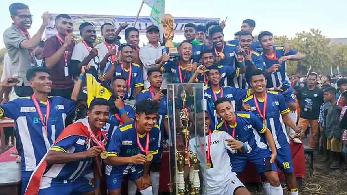 Muhamadiyah FC Bawa Piala Wanted ke Kota Kupang - Tribunflores.com
