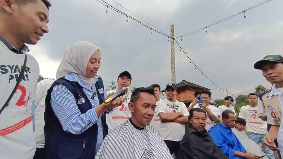 Cawabup Garut Putri Karlina Isi Jumat Berkah dengan Santuni Anak Yatim dan Cukur Gratis