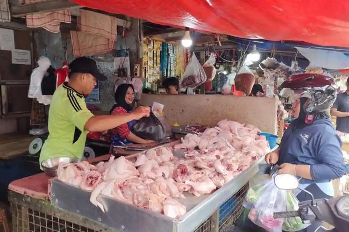 Harga Bahan Pokok di Pasar Tanjungpandan Belitung Alami Fluktuasi, Ayam Potong Turun Drastis