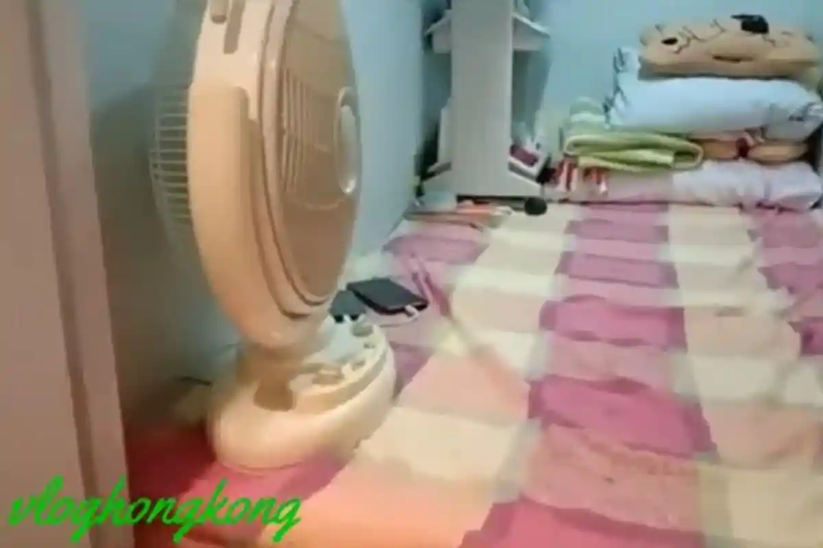 TKW Ini Terpaksa Tidur di Kamar Sempit Ukuran Tak Sampai 2 Meter, Pakaian dan Tas di Atas Kasur