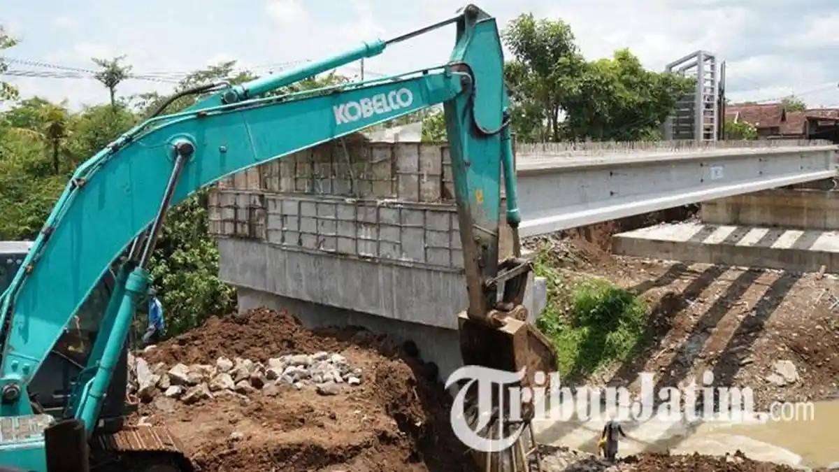 Pembangunan Jembatan Ngadi Kediri Lambat, Bupati Mas Dhito Minta Terus Ada Evaluasi
