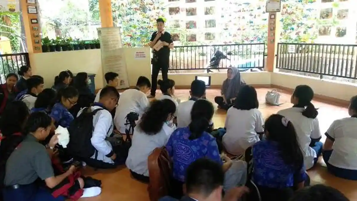 Communiphora Menggali Paduan Tata Ruang Hijau dan Literasi di Perpustakaan Taman Flora