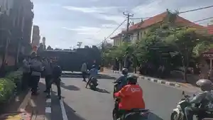 Puluhan-personel-berjaga-di-sekitar-Mapolda-Bali-23.jpg