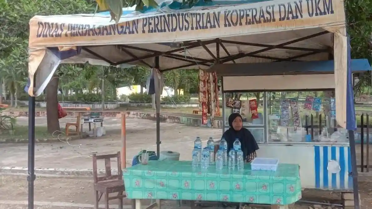Minarti Jualan di Taman Rakyat Gorontalo Utara, Cari Nafkah di Usia Renta