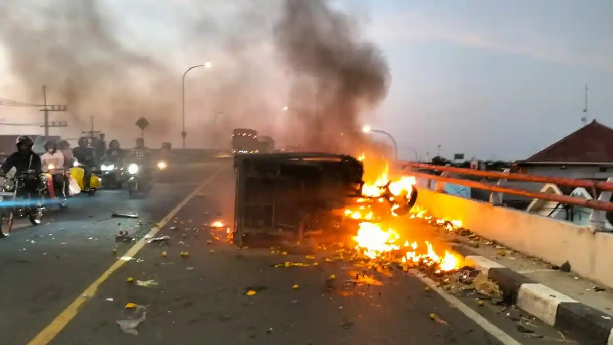 Kecelakaan Maut di Jembatan Ploso Baru Jombang, 3 Kendaraan Terlibat, 1 Orang Tewas