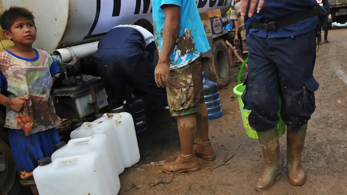 Tak Ada WC, Korban Banjir Buang Hajat di Tempat Sepi